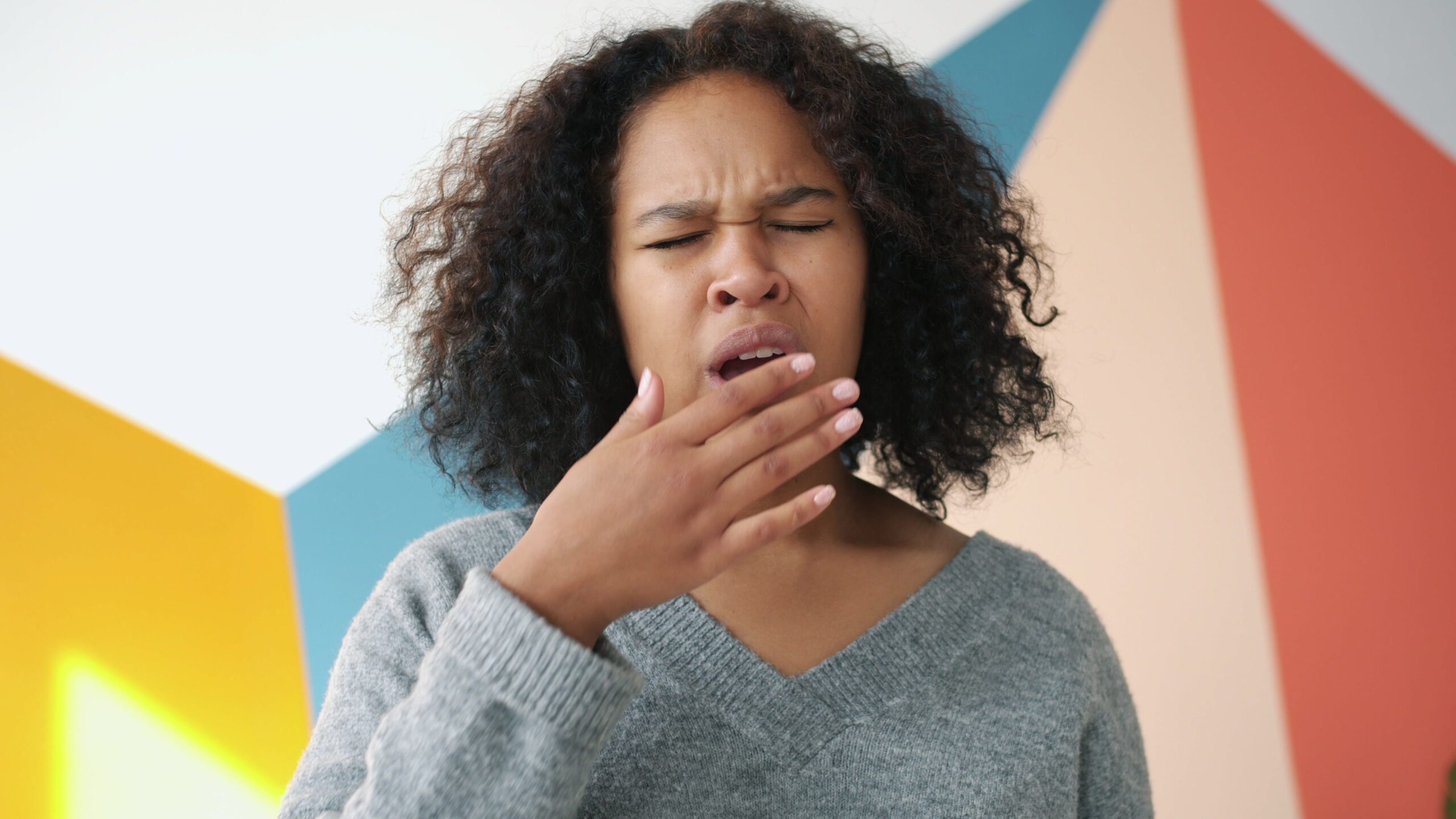 Por que bocejar é contagioso? A ciência por trás do mistério